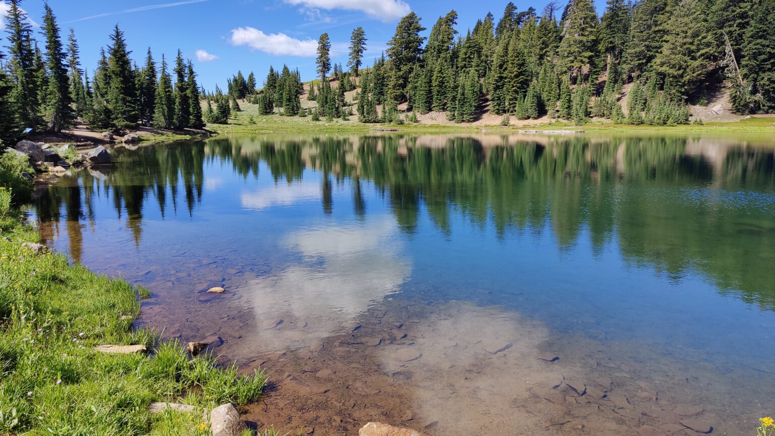 Emerald Lake at Lassen Volcanic National Park, fringed by pines and snowmelt.